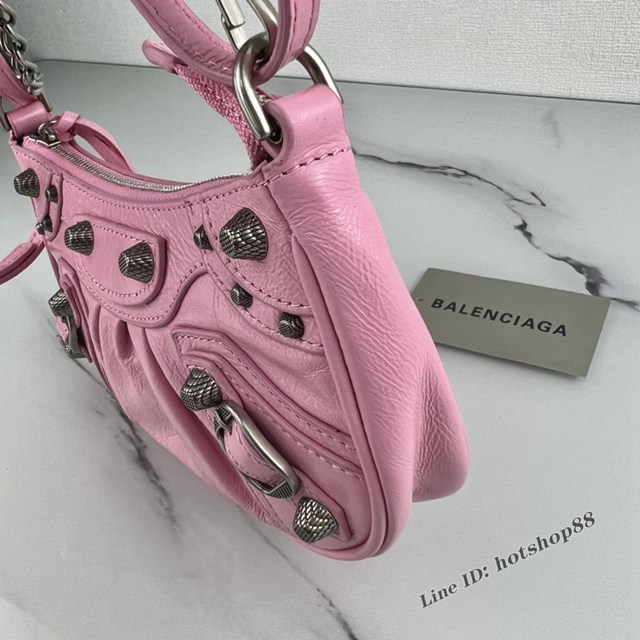 Balenciaga專櫃爆款Le Cagole單肩斜挎包機車包 巴黎世家迷你爆裂紋粉色銀扣半月牙腋下包 fyj1181